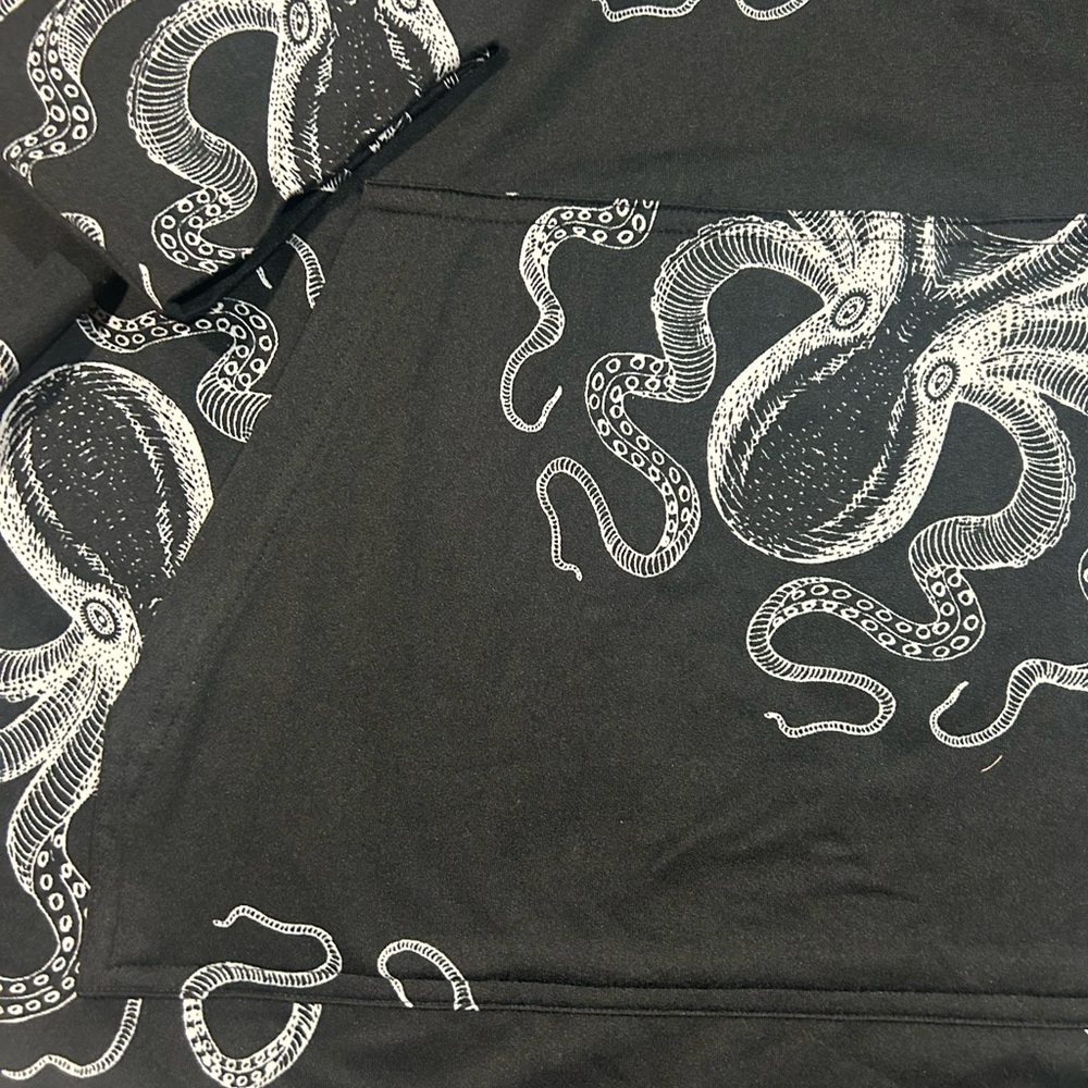 NWT LuLaRoe Amber 3XL Black Hoodie with White Octopus Design - Picture 4 of 9